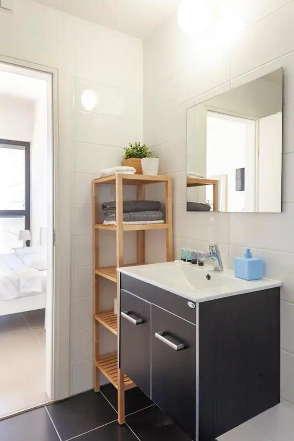 Oַ&O Group- Luxury Apt Tower Best Sea View Bat Yam Eksteriør billede