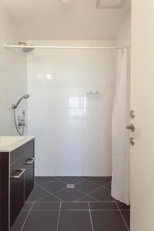 Oַ&O Group- Luxury Apt Tower Best Sea View Bat Yam Eksteriør billede