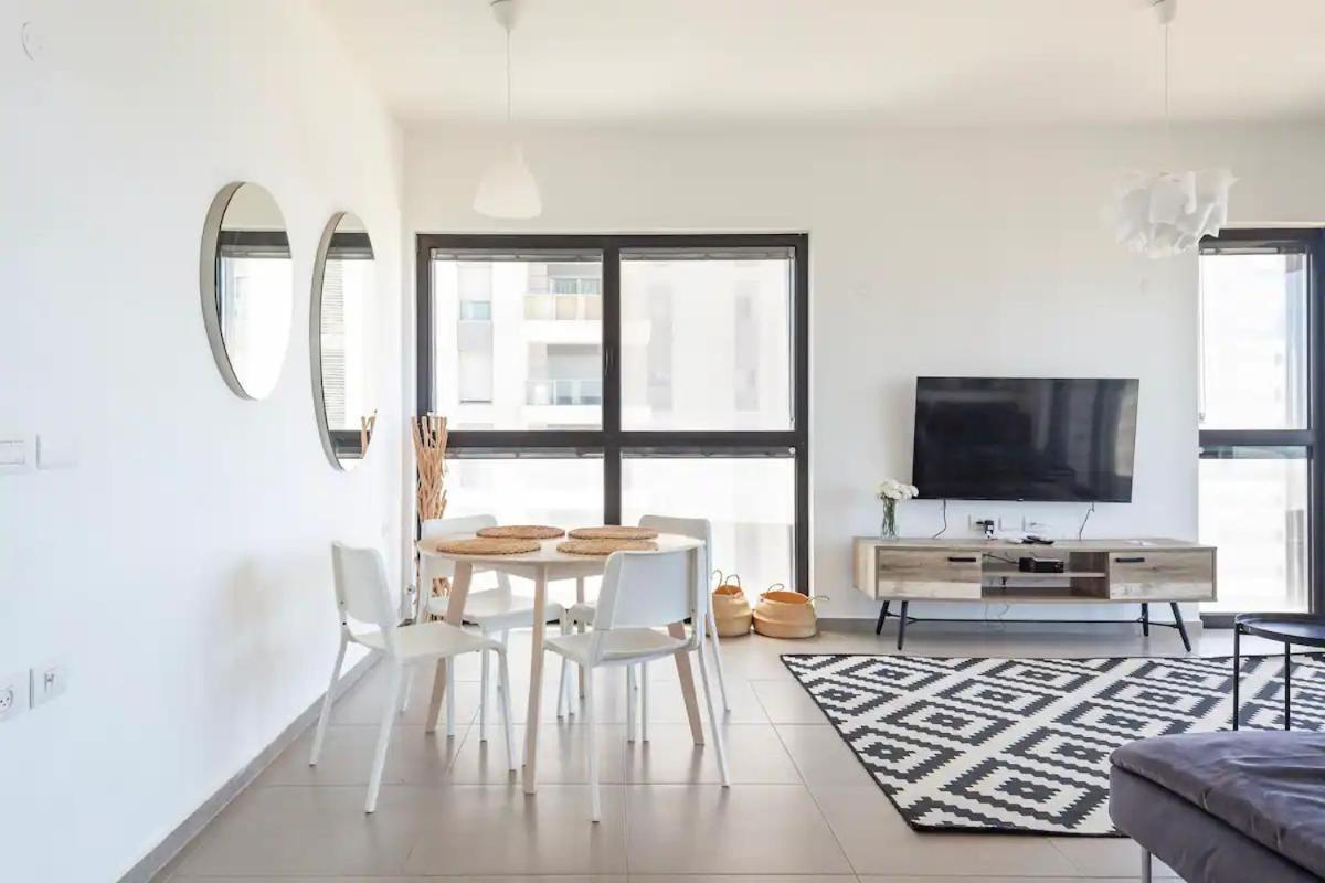 Oַ&O Group- Luxury Apt Tower Best Sea View Bat Yam Eksteriør billede