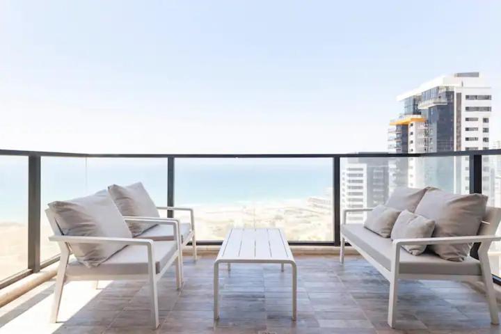 Oַ&O Group- Luxury Apt Tower Best Sea View Bat Yam Eksteriør billede