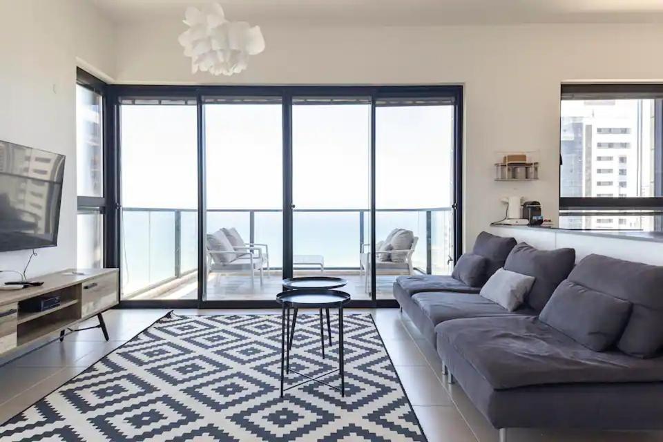 Oַ&O Group- Luxury Apt Tower Best Sea View Bat Yam Eksteriør billede